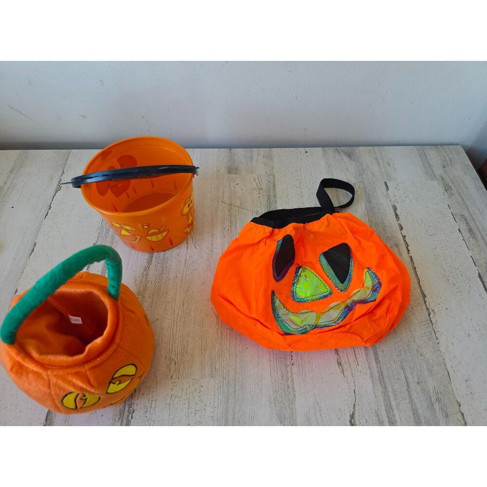 Pumpkin jack‎ o lantern basket trick or treat Halloween decor plush iridescent